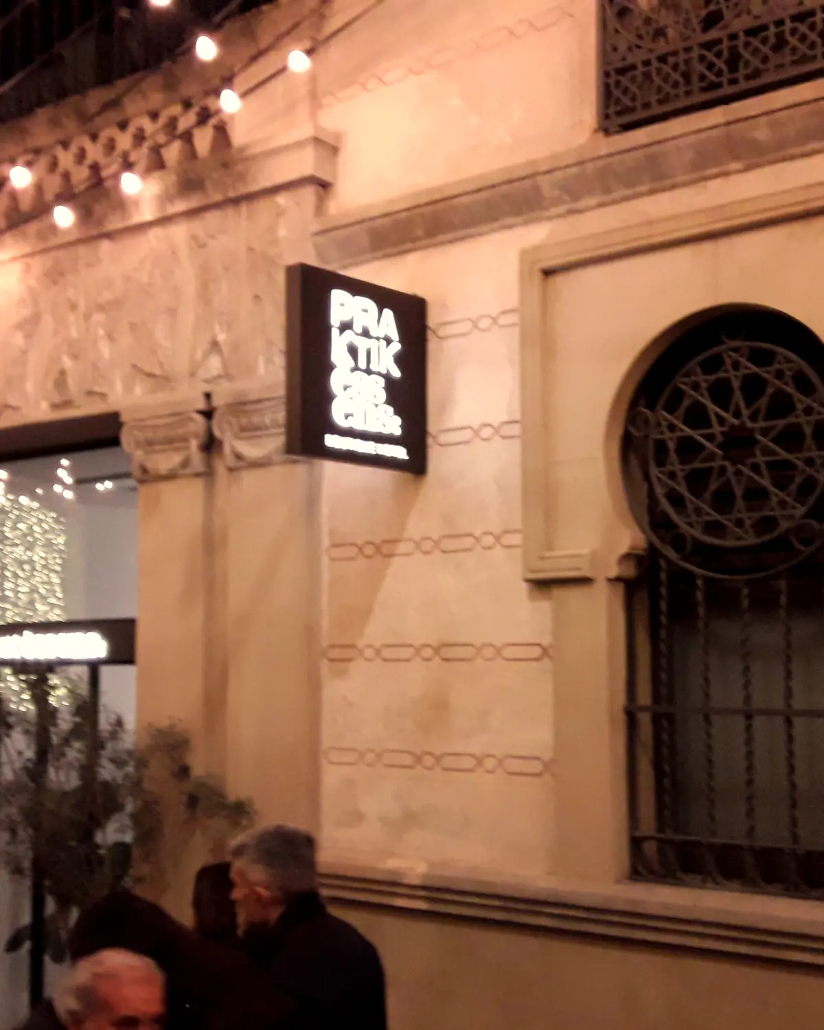 Praktik Èssens, Barcelona